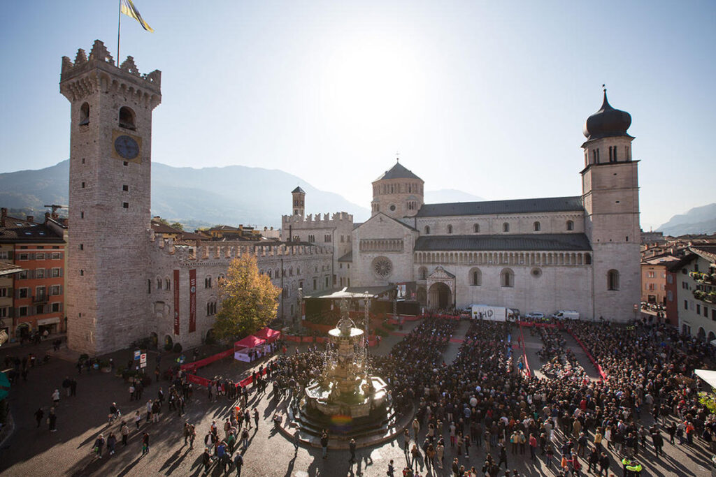 Consegne delle lauree piazza duomo trento