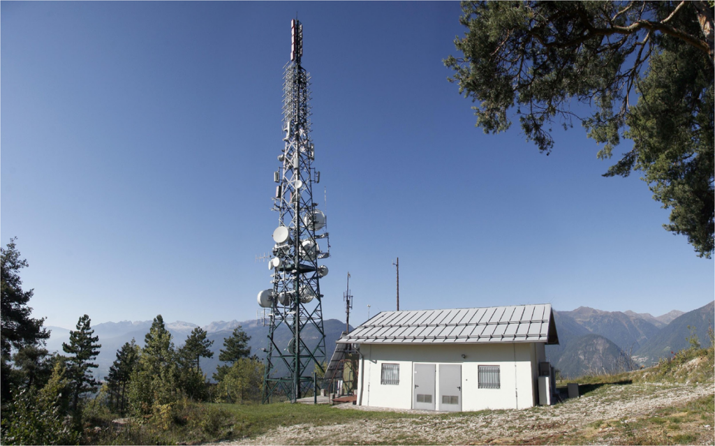Un'antenna della rete per l'emergenza gestita da Trentino Digitale
