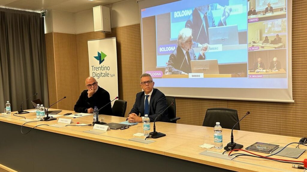 AI per la trasformazione digitale - al tavolo dei relatori il direttore generale e il presidente di Trentino Digitale, Kussai Shahin e Carlo Delladio