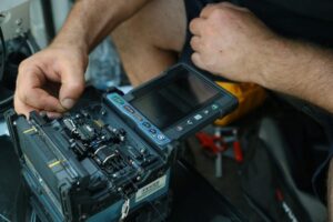 Cavalcavia di Ravina, dettaglio dei lavori di posa della fibra ottica, @TnDigit