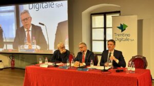 Foto di Trentino Digitale: Luca De Biase, Carlo Delladio e Achille Spinelli