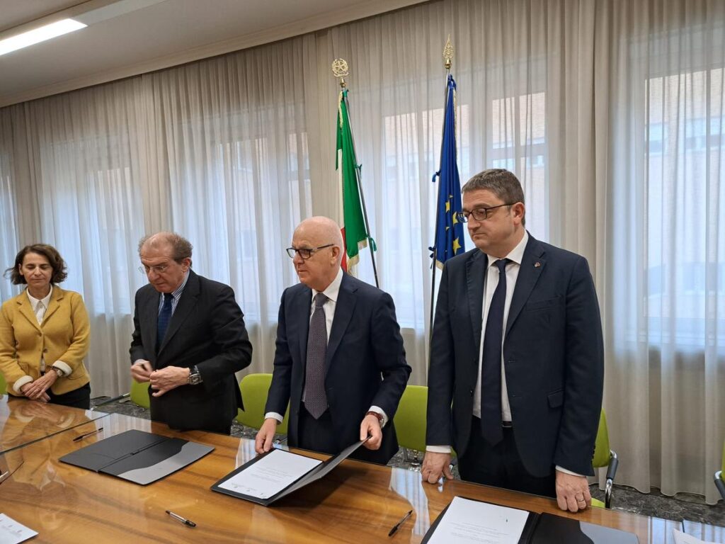 Il Procuratore Raimondi, il Commissario Petronzi e il Presidente della Provincia Fugatti - Foto: Ufficio Stampa Provincia autonoma di Trento