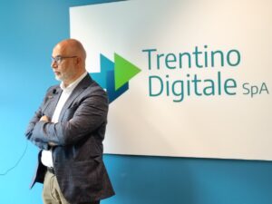 Il DG Kussai Shahin introduce l'evento "DataEye: l'intelligenza artificiale contro la criminalità organizzata", che Trentino Digitale promuove al Festival dell'Economia di Trento 2025.